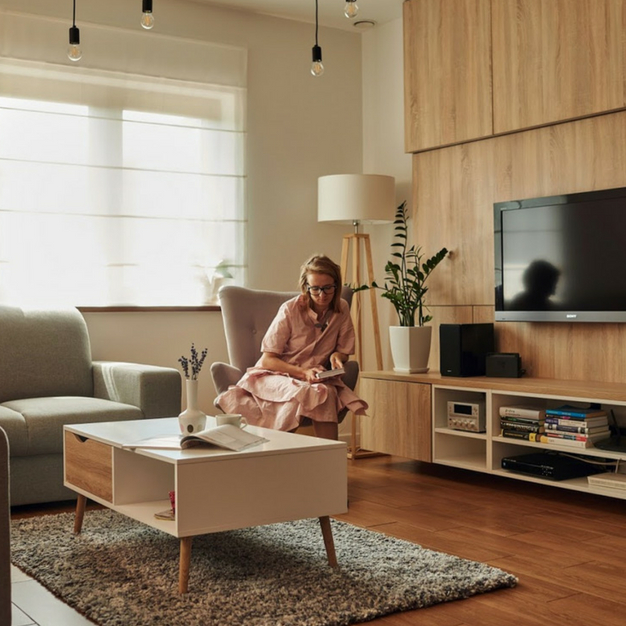 salon w stylu tradycyjnym naturalne materialy we wnetrzach drewno na scianie projekty wnetrz poznan architekt atoato pomysl na salon aranzacje po liftingu